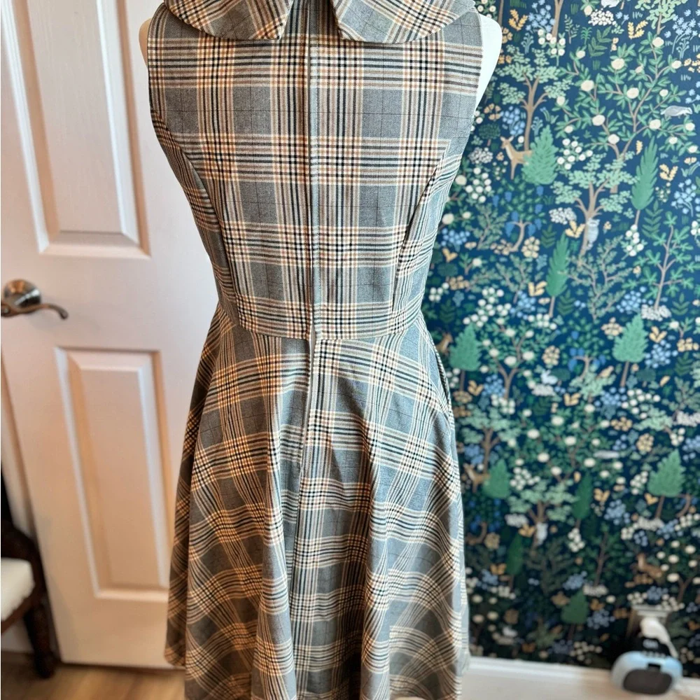 Elegant Gray Plaid Midi Dress with Button Details - Picture 6 of 7